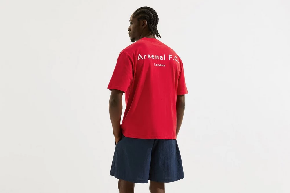Arsenal Fanshop Store - Arsenal Unisex Chapman T-Shirt in Rot Offizielle Arsenal FC Fußballbekleidung
