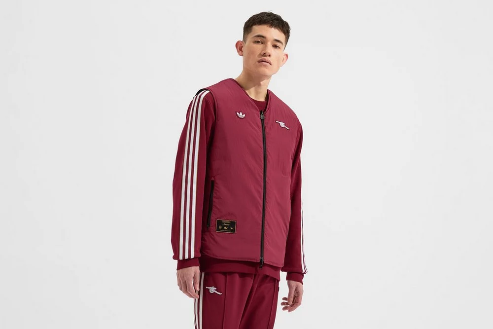 Arsenal Fanshop Store - Arsenal adidas 25/26 Terrace Icons Wendeweste Offizielle Arsenal FC Fußballbekleidung