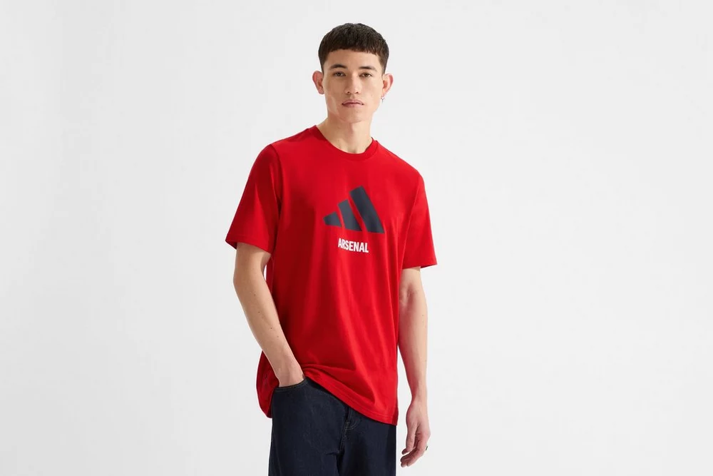 Arsenal Fanshop Store - Arsenal adidas Saison-T-Shirt mit Grafikprint 25/26 Offizielle Arsenal FC Fußballbekleidung