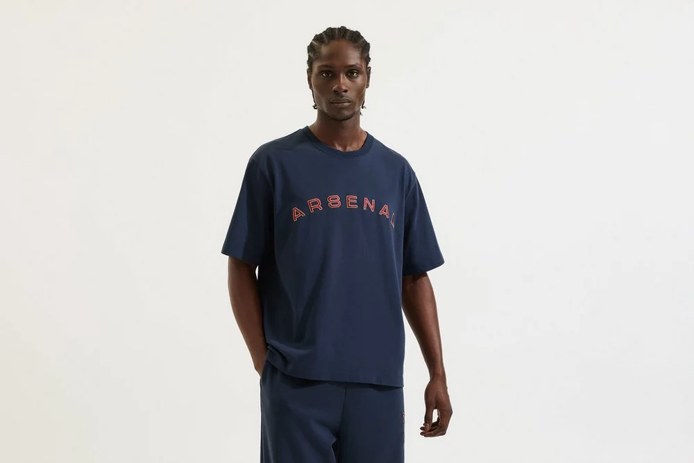 Arsenal Fanshop Store - Arsenal Classics Navy Stadium T-Shirt Offizielle Arsenal FC Fußballbekleidung