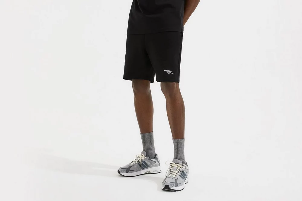 Arsenal Fanshop Store - Arsenal Essentials Schwarze Cannon Shorts Offizielle Arsenal FC Fußballbekleidung