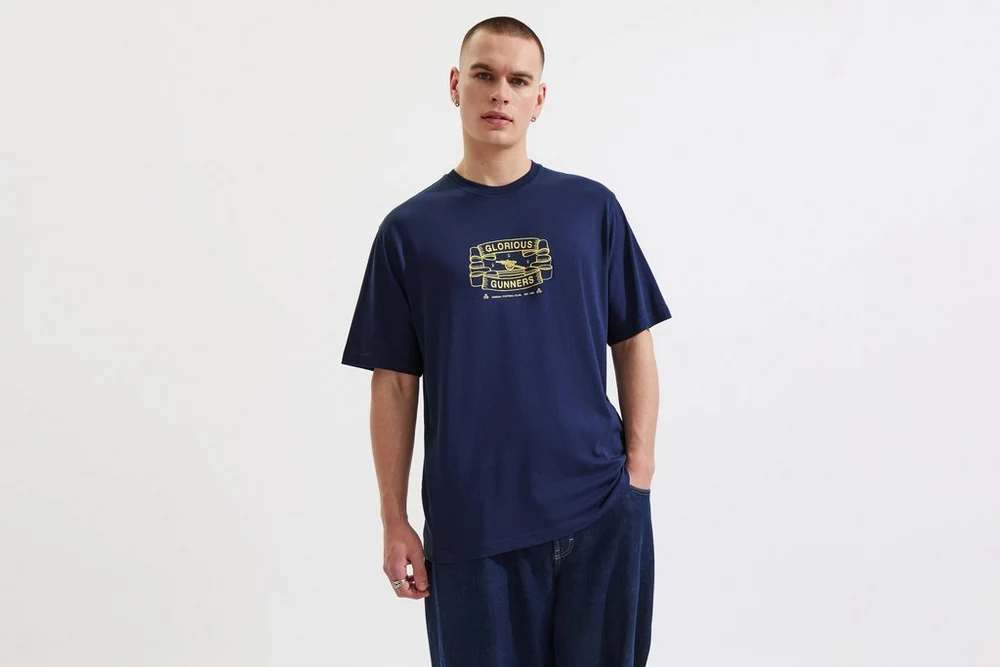 Arsenal Fanshop Store - Arsenal Glorious Gunners Navy Grafik-T-Shirt Offizielle Arsenal FC Fußballbekleidung