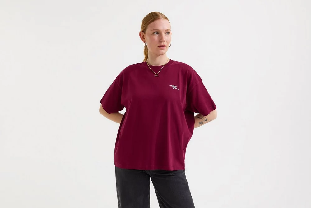 Arsenal Fanshop Store - Arsenal Damen Essentials Burgunderrotes Cannon T-Shirt Offizielle Arsenal FC Fußballbekleidung