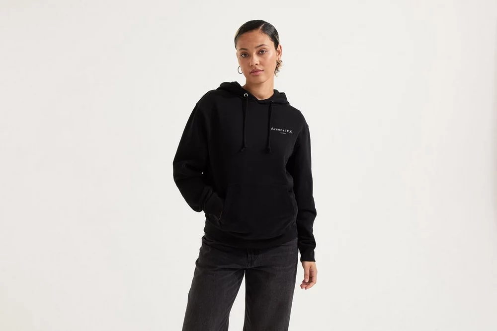 Arsenal Fanshop Store - Arsenal Damen Essentials Schwarzer Chapman Hoodie Offizielle Arsenal FC Fußballbekleidung