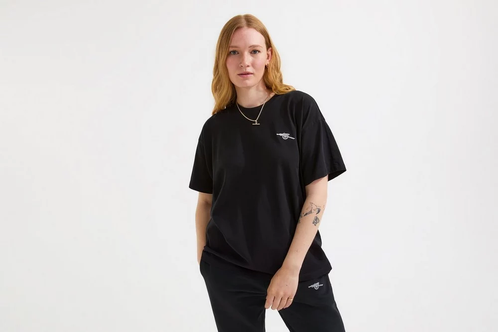 Arsenal Fanshop Store - Arsenal Damen Essentials Schwarzes Cannon T-Shirt Offizielle Arsenal FC Fußballbekleidung