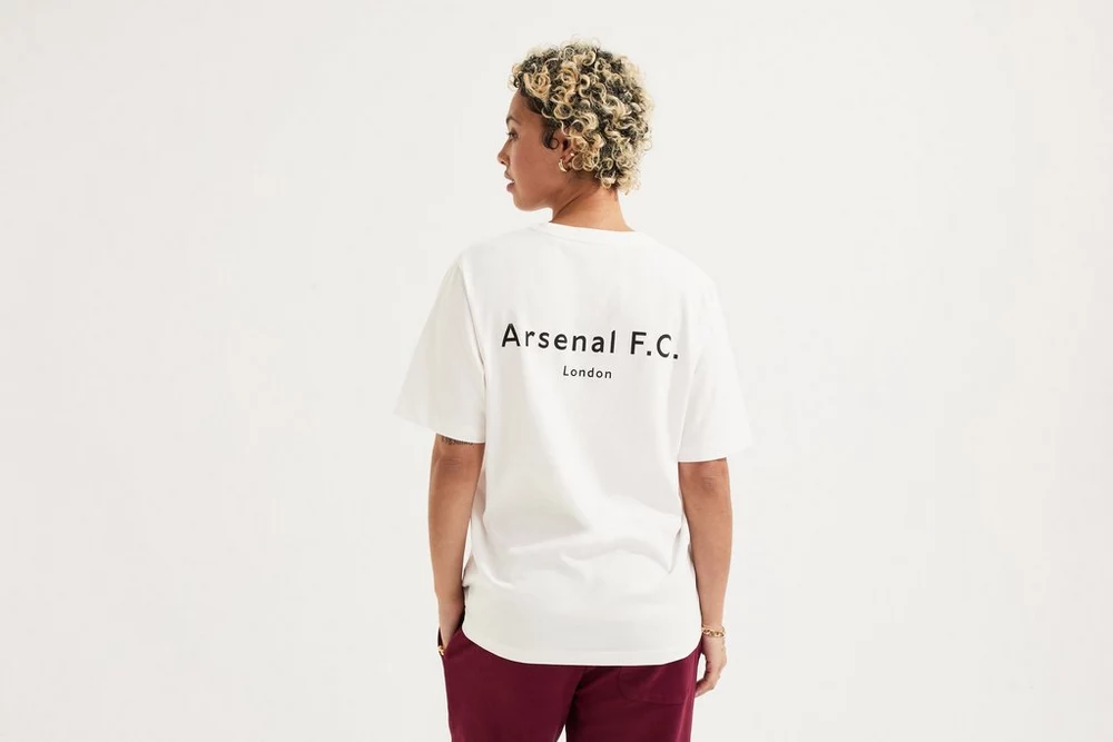 Arsenal Fanshop Store - Arsenal Damen Essentials Weißes Chapman T-Shirt Offizielle Arsenal FC Fußballbekleidung