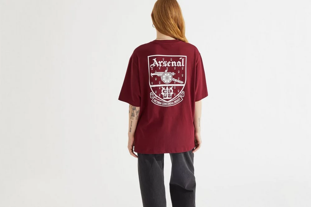 Arsenal Fanshop Store - Arsenal Damen-T-Shirt in Burgunderrot von Concordia Offizielle Arsenal FC Fußballbekleidung
