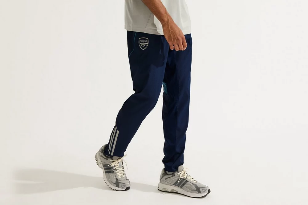 Arsenal Fanshop Store - Arsenal adidas Präsentationshose 25/26 Offizielle Arsenal FC Fußballbekleidung
