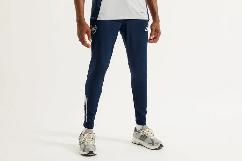 Arsenal Fanshop Store - Arsenal adidas Trainingshose 25/26 Offizielle Arsenal FC Fußballbekleidung