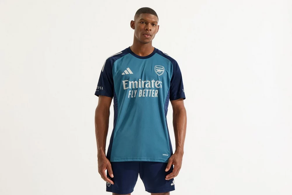 Arsenal Fanshop Store - Arsenal adidas Trainingsshirt in Marineblau, Saison 25/26 Offizielle Arsenal FC Fußballbekleidung