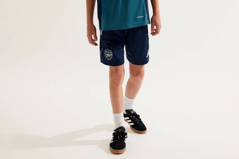 Arsenal Fanshop Store - Arsenal adidas Trainingsshorts für Kinder (Größe 25/26) Offizielle Arsenal FC Fußballbekleidung