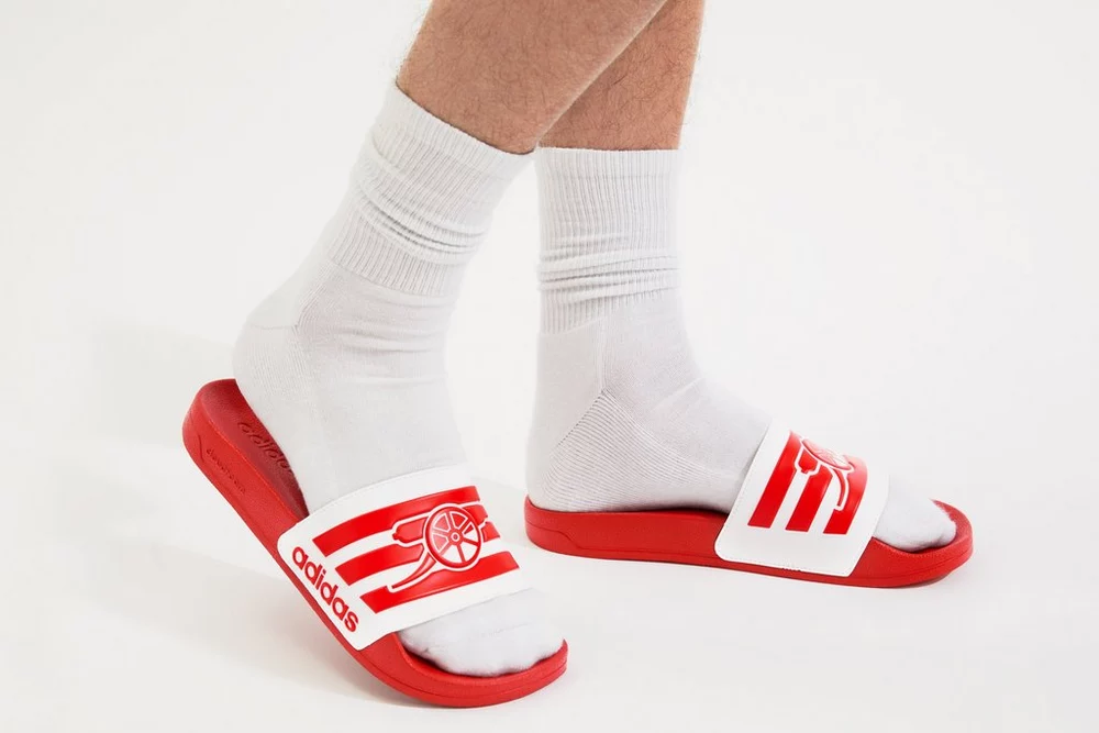 Arsenal Fanshop Store - Arsenal adidas Heim-Sandalen 25/26 Offizielle Arsenal FC Fußballbekleidung